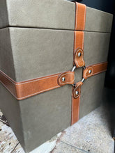 Load image into Gallery viewer, Leather Infinity Trunk