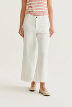 Load image into Gallery viewer, White Raw Hem Jeans