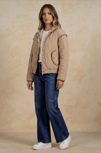 Load image into Gallery viewer, Quilted Corduroy Trim Jacket