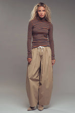 Load image into Gallery viewer, Contrast Seam Turtleneck