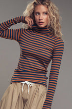 Load image into Gallery viewer, Contrast Seam Turtleneck