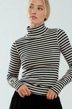 Load image into Gallery viewer, Contrast Seam Turtleneck
