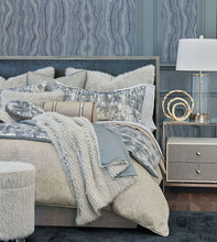 Load image into Gallery viewer, Zeylin Faux Fur Throw
